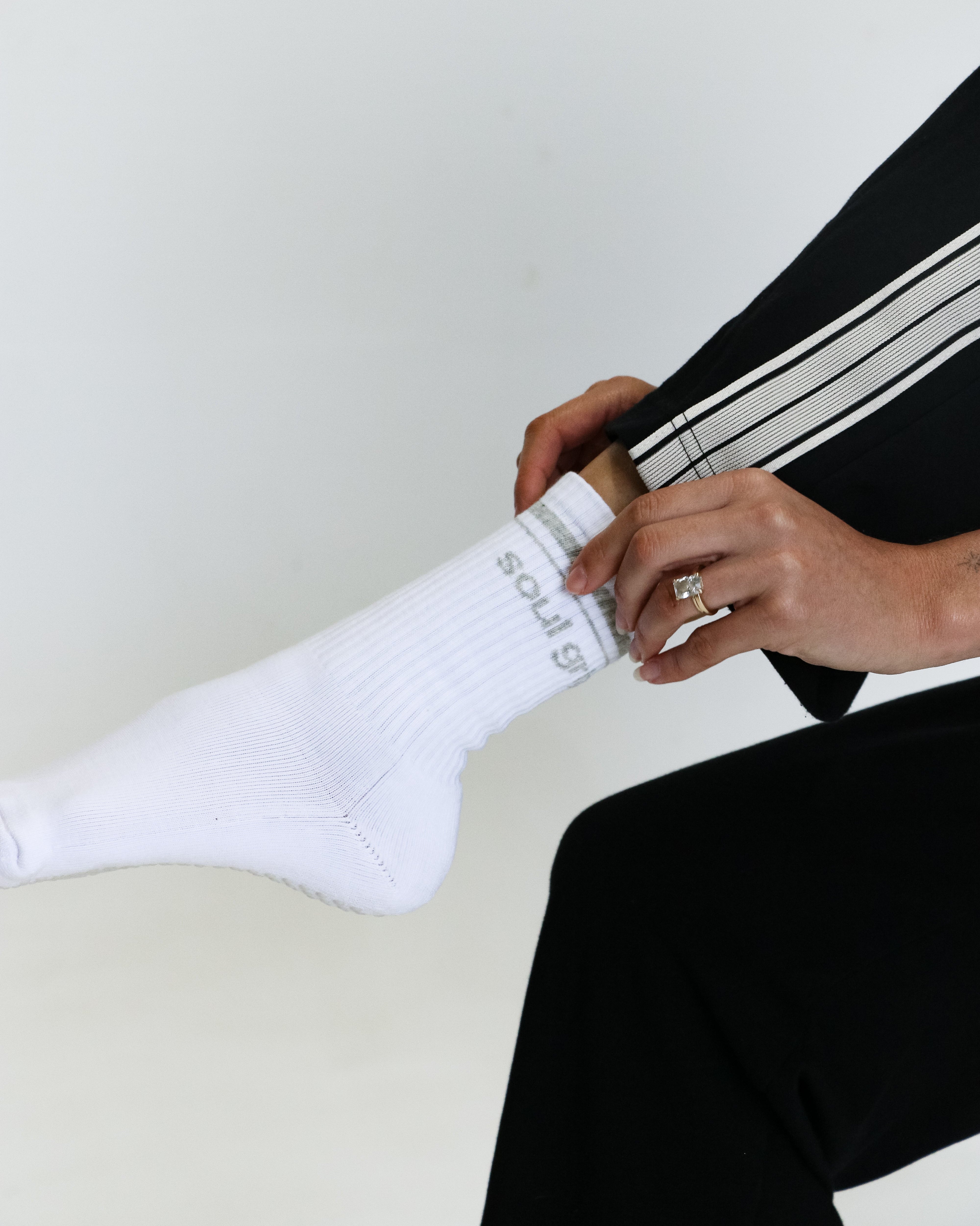 CLUB CREW - HEATHER GREY